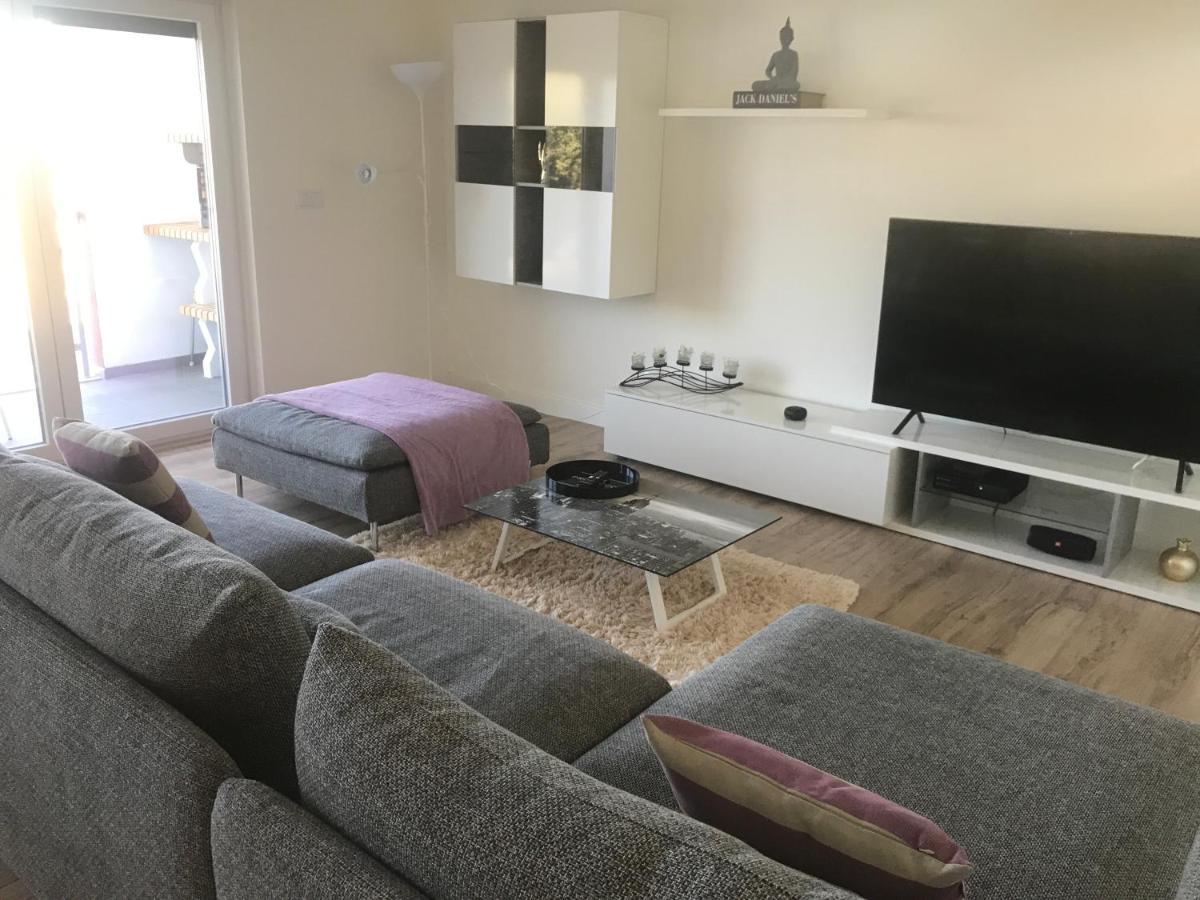 Modern Double Room With Private Balcony Монтижу Экстерьер фото