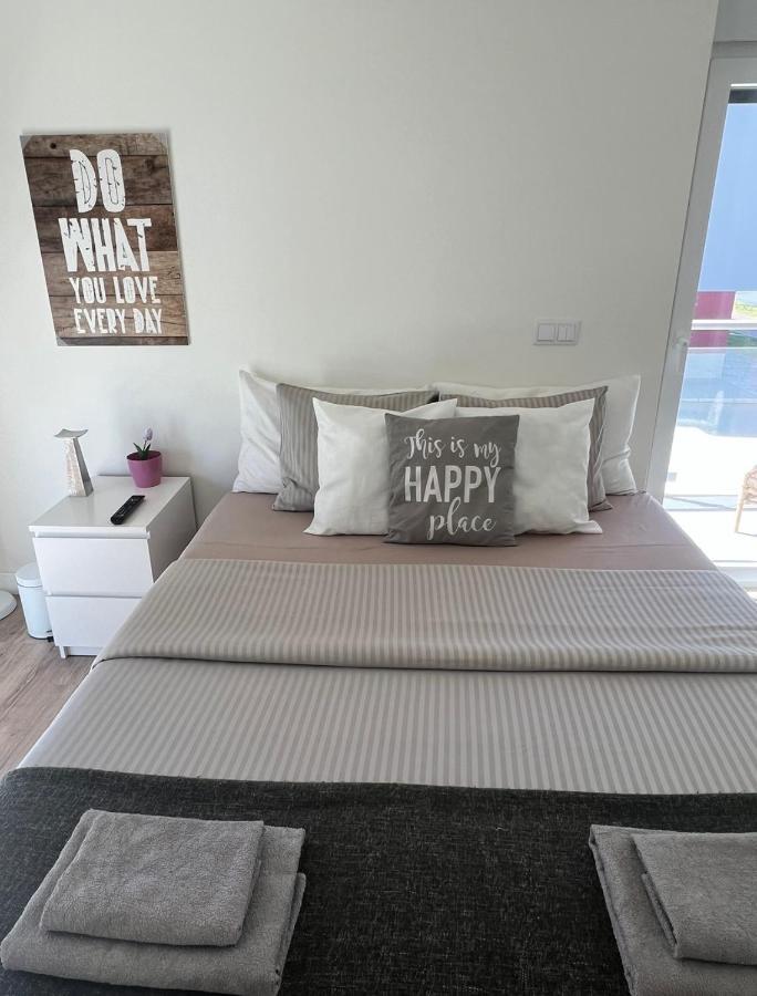 Modern Double Room With Private Balcony Монтижу Экстерьер фото