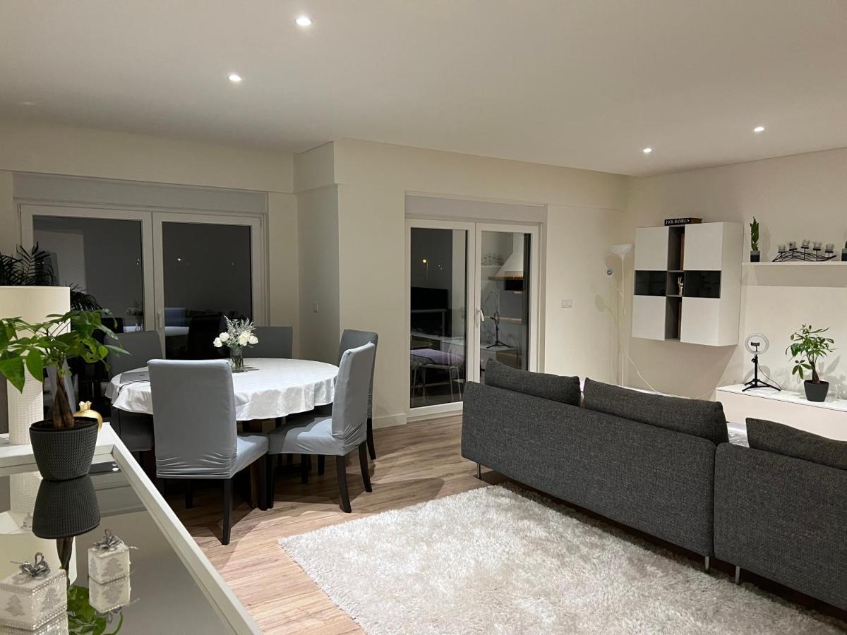 Modern Double Room With Private Balcony Монтижу Экстерьер фото