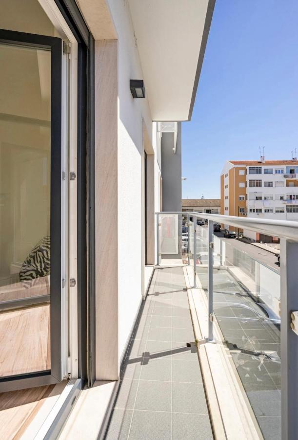 Modern Double Room With Private Balcony Монтижу Экстерьер фото