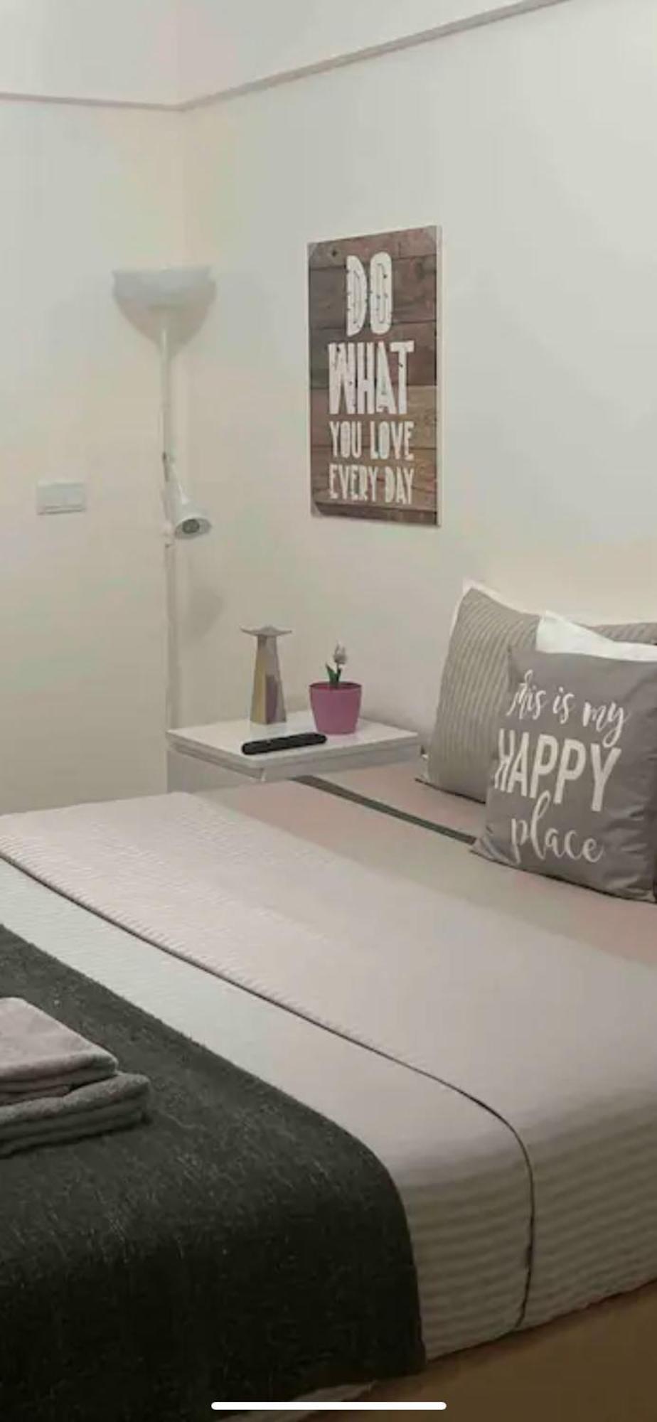 Modern Double Room With Private Balcony Монтижу Экстерьер фото