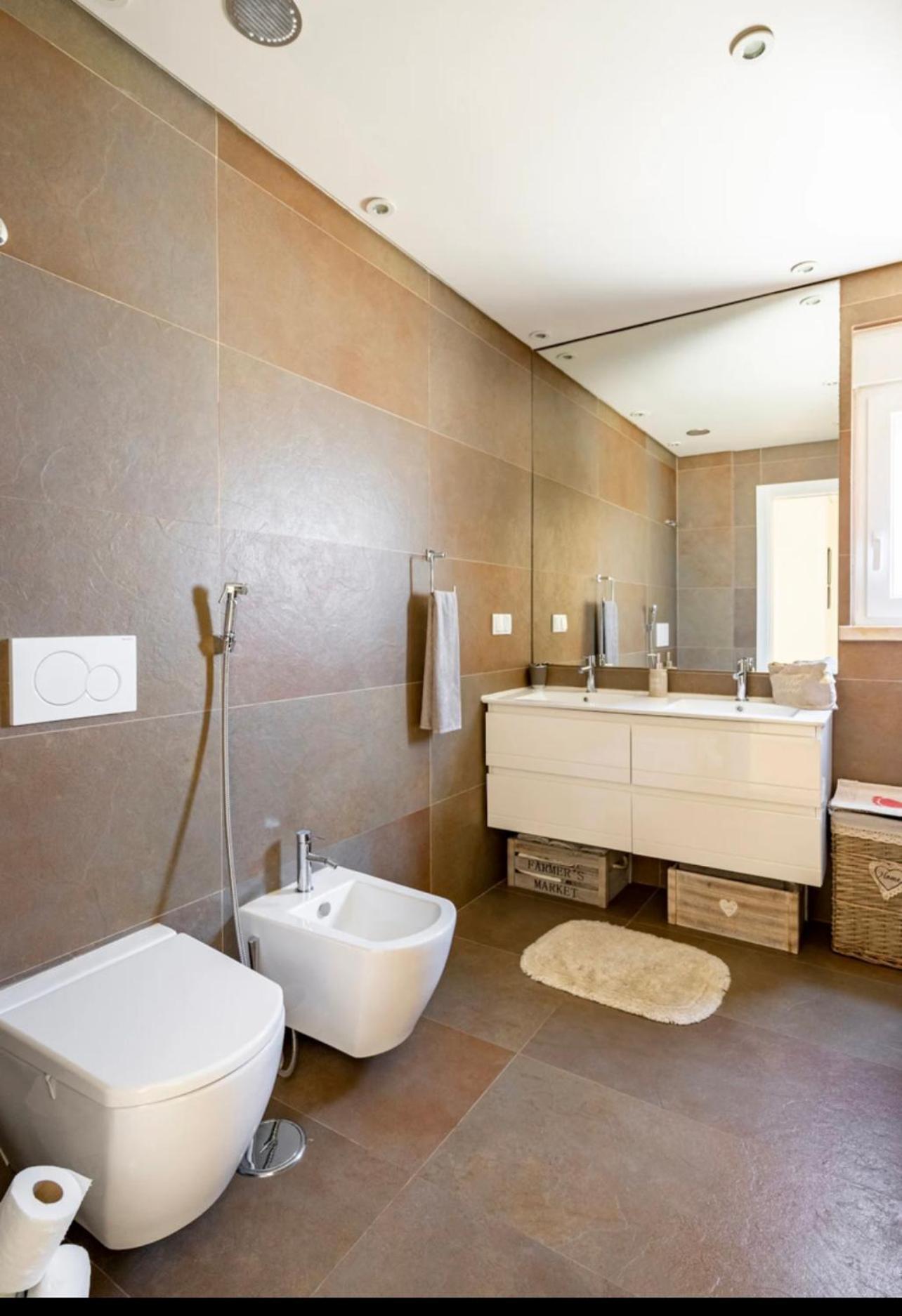 Modern Double Room With Private Balcony Монтижу Экстерьер фото