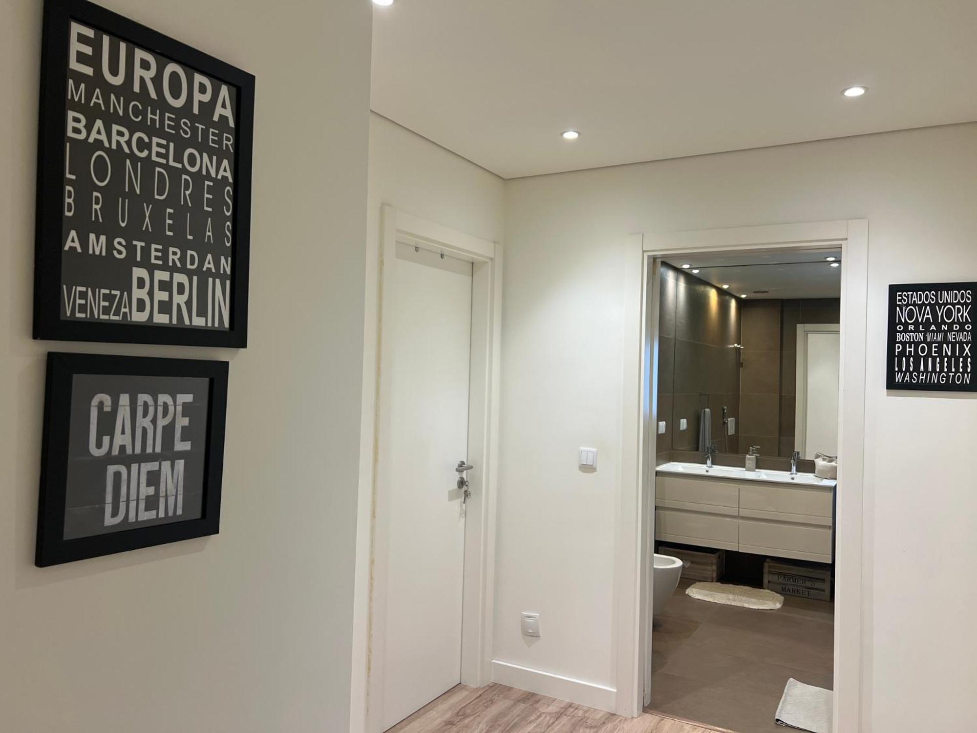 Modern Double Room With Private Balcony Монтижу Экстерьер фото