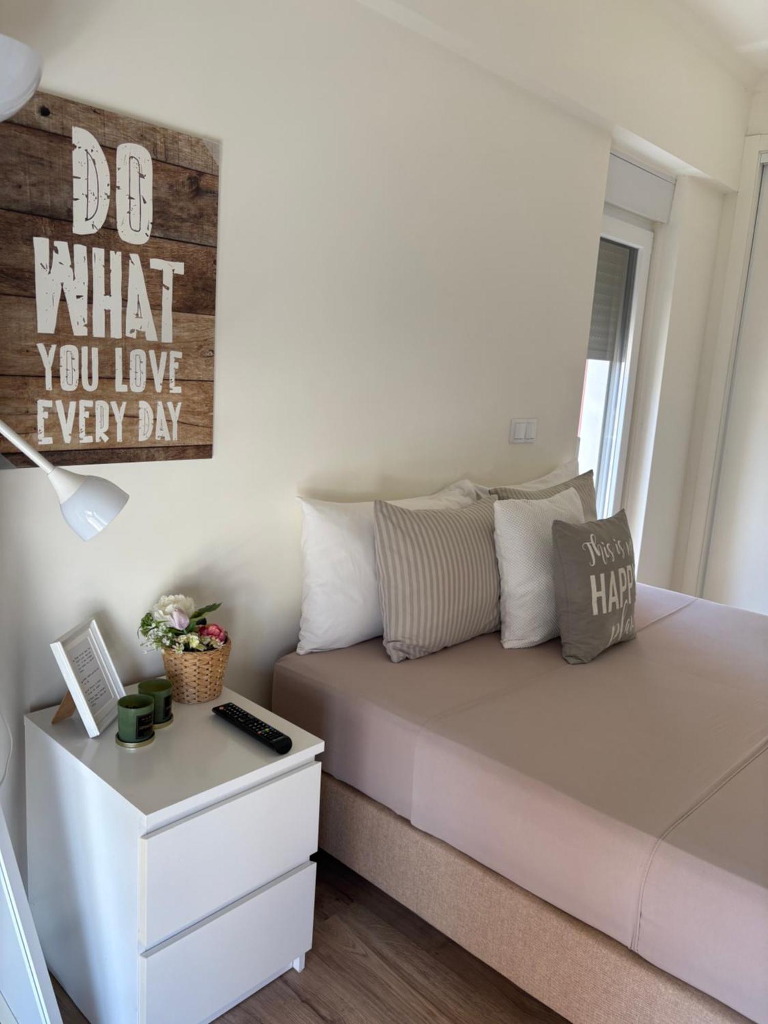 Modern Double Room With Private Balcony Монтижу Экстерьер фото